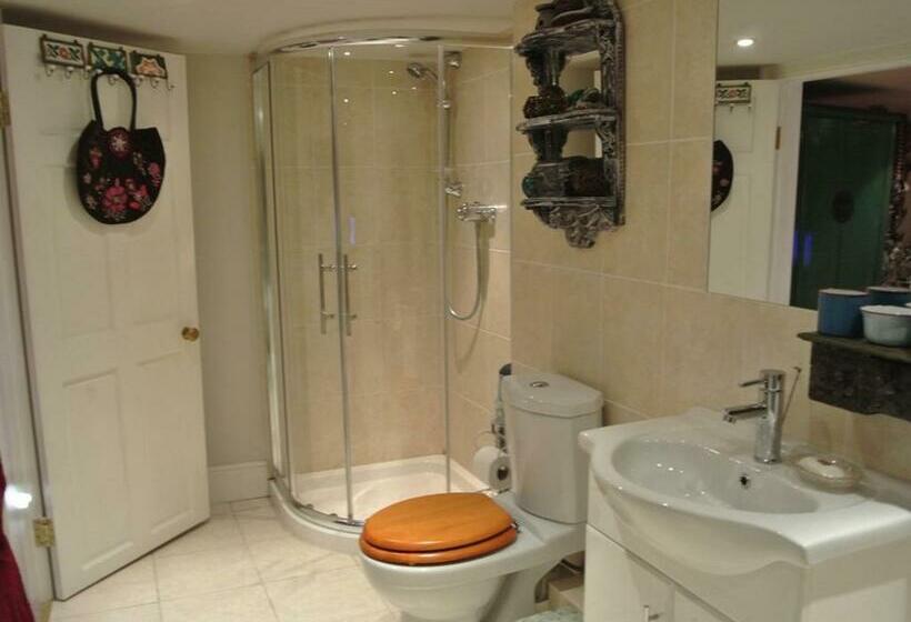 Отель The Covenstead