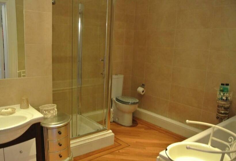 Отель The Covenstead