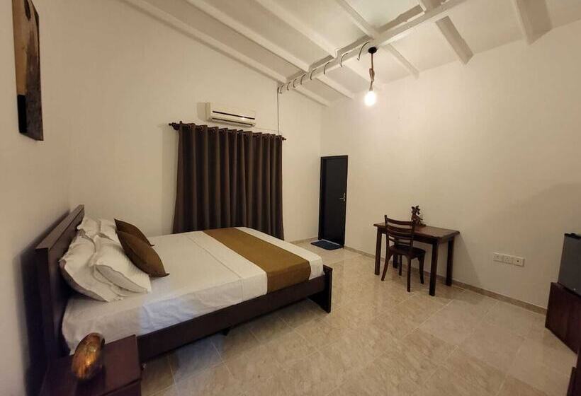 هتل The Empyrean Airport Transit