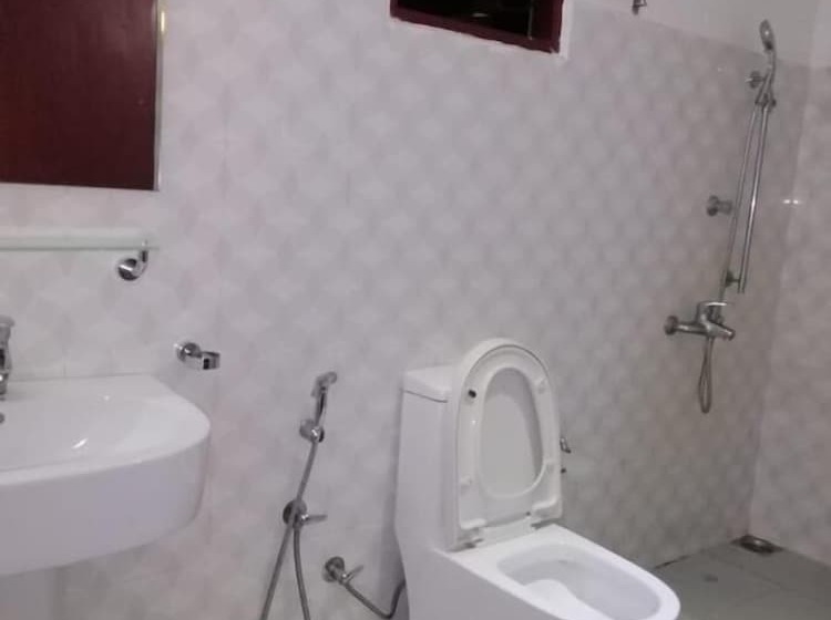 هتل The Empyrean Airport Transit