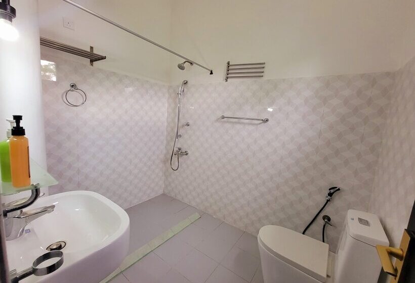 هتل The Empyrean Airport Transit