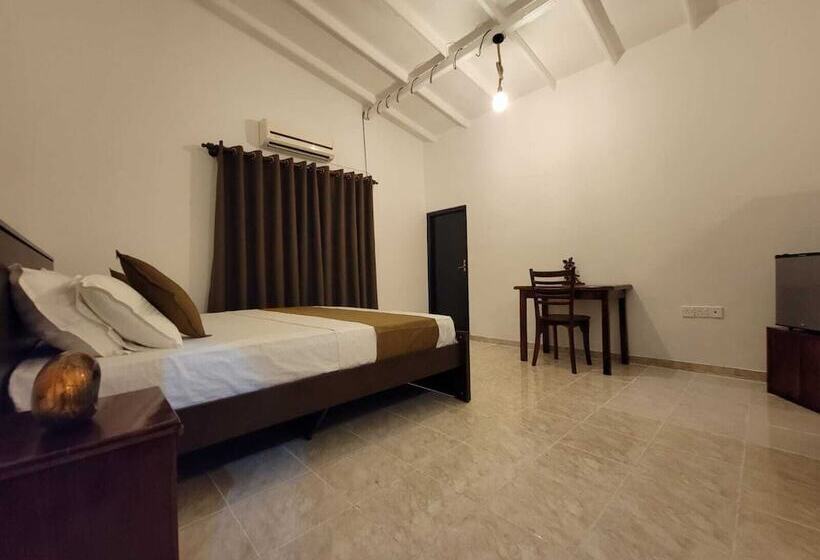 هتل The Empyrean Airport Transit