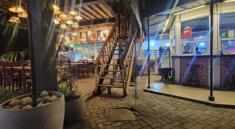 هتل The Empyrean Airport Transit