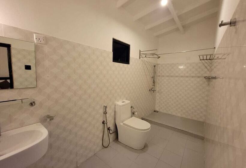 هتل The Empyrean Airport Transit