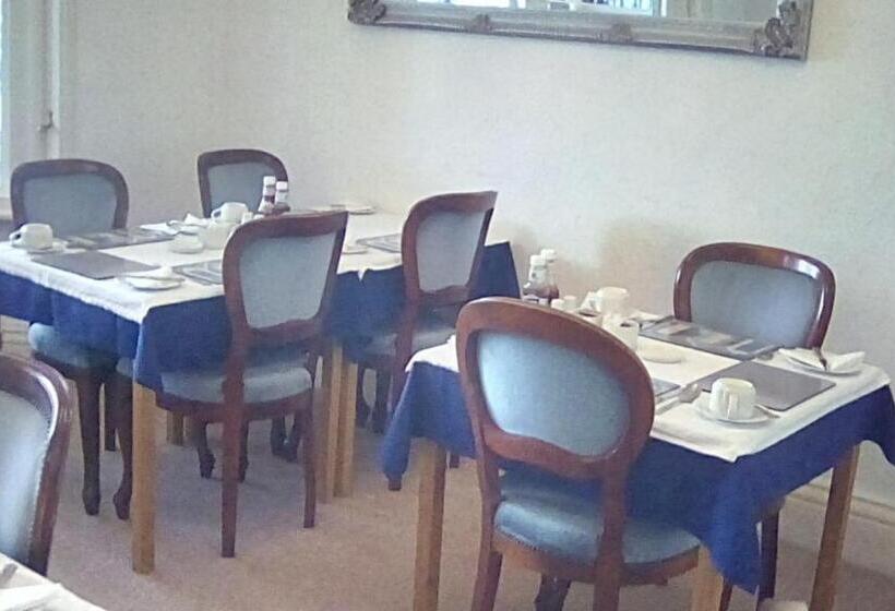 בית מלון כפרי The Gatsby Blackpool Formerly The Windsor