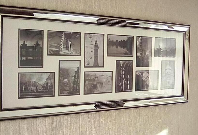 בית מלון כפרי The Gatsby Blackpool Formerly The Windsor