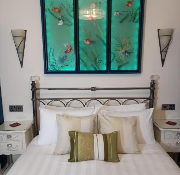 בית מלון כפרי The Gatsby Blackpool Formerly The Windsor