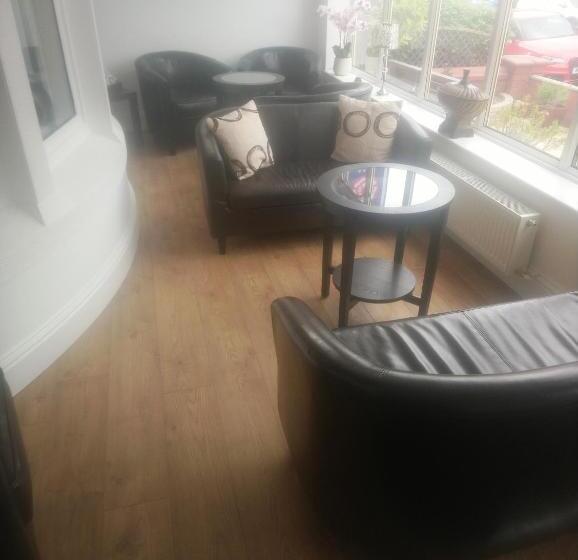 בית מלון כפרי The Gatsby Blackpool Formerly The Windsor