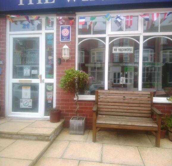 בית מלון כפרי The Gatsby Blackpool Formerly The Windsor