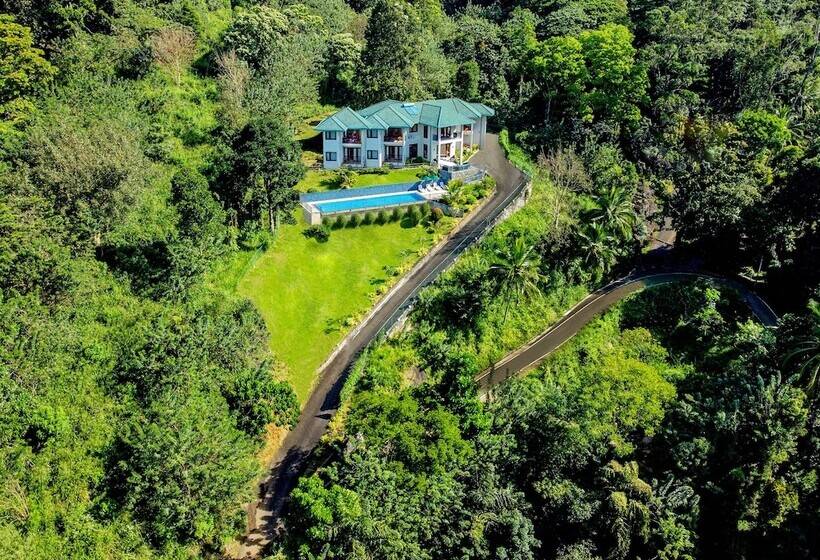 호텔 The Grand Hills