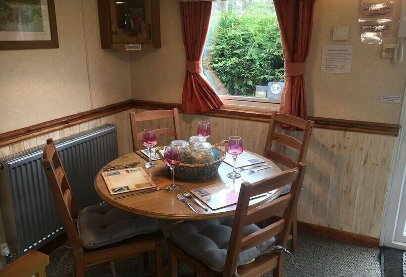 Отель The Hideaway