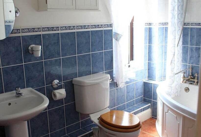 בית מלון כפרי The Laurels Guesthouse