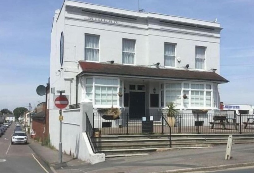 ホテル The Midland Inn