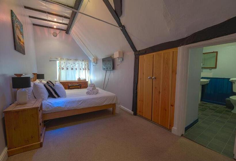 Отель The Old Bell