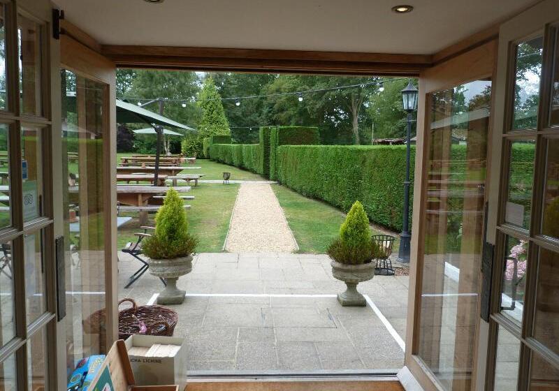 Отель The Old House Inn