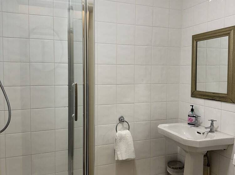 هتل The Old Poets Corner