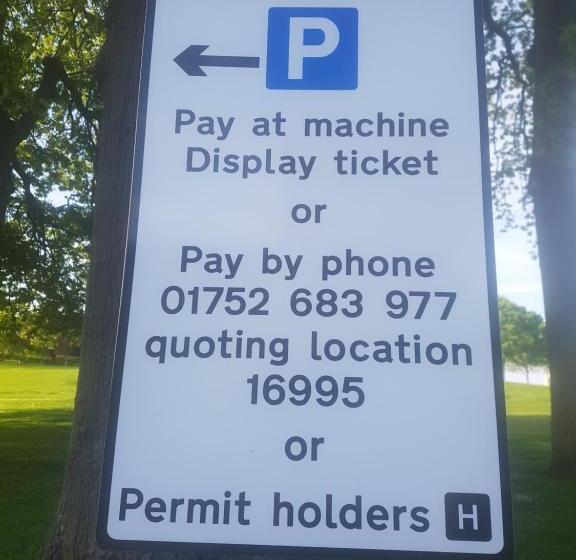 בית מלון כפרי The Pub On The Hoe