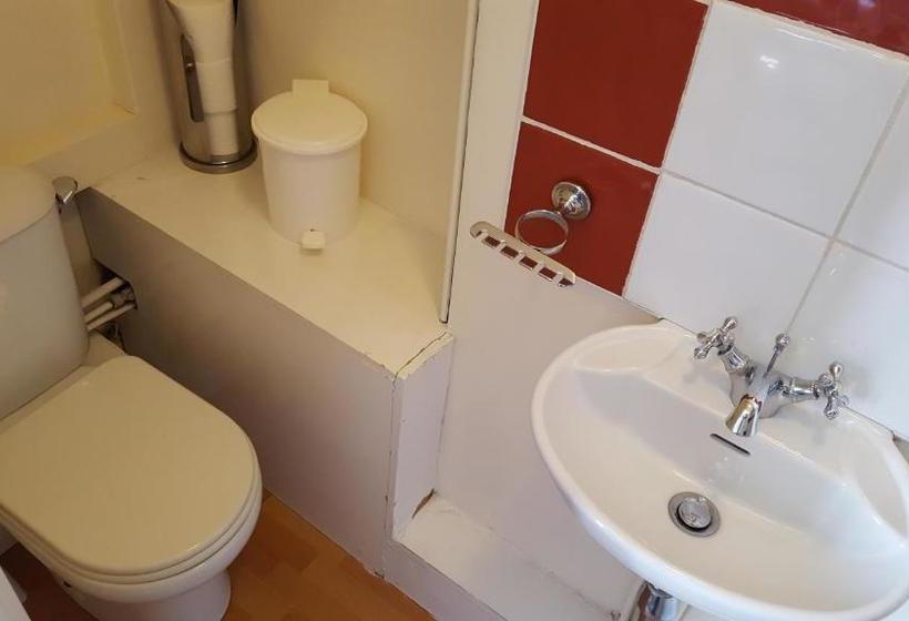 בית מלון כפרי The Pub On The Hoe