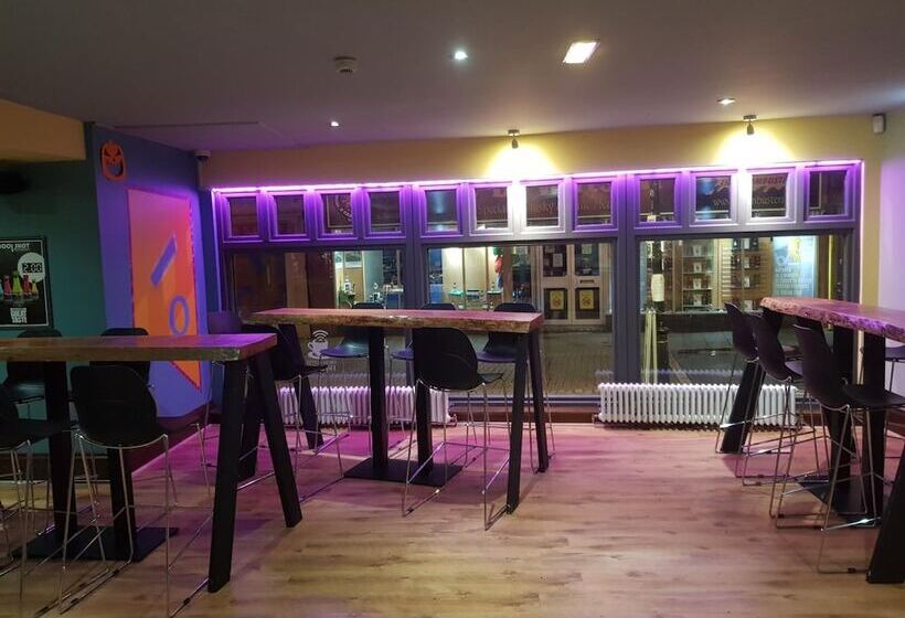 בית מלון כפרי The Queensberry