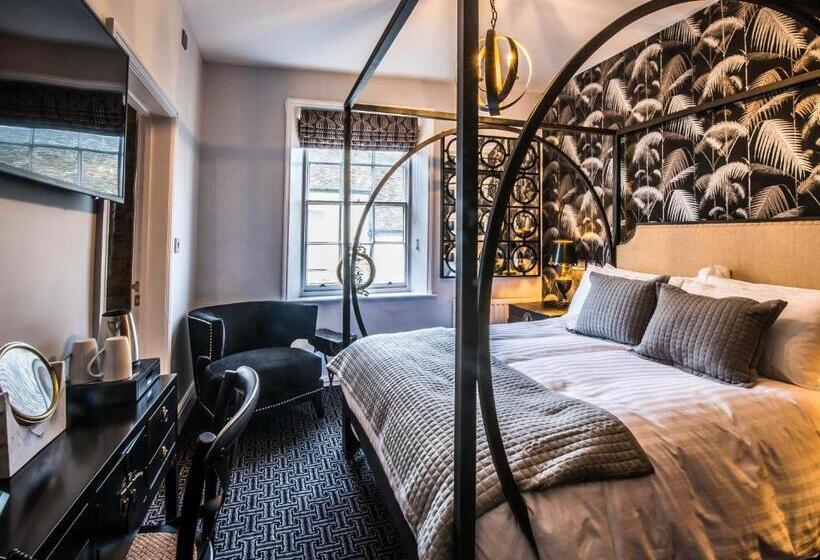 בית מלון כפרי The Royal Standard