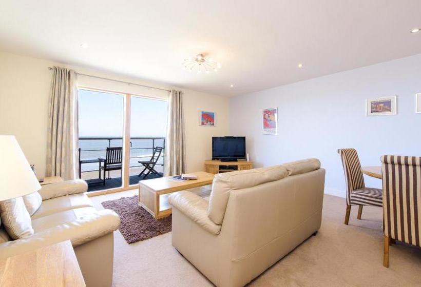 Отель The Sands