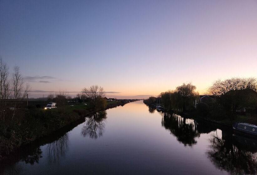 ホテル The Swan A Colombo Edition