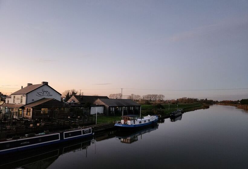 ホテル The Swan A Colombo Edition