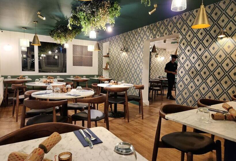 ホテル The Swan A Colombo Edition