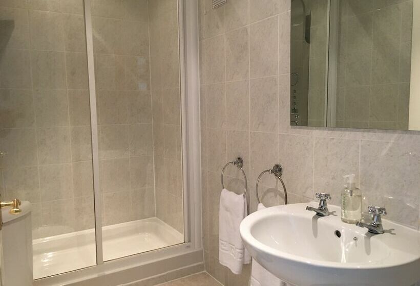 호텔 Tranmere House