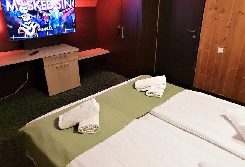 فندق Traveland Butique Resort Poiana Brasov