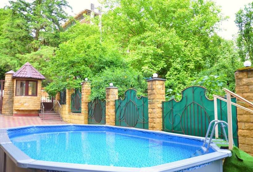 Отель Utomlyonnye Solntsem