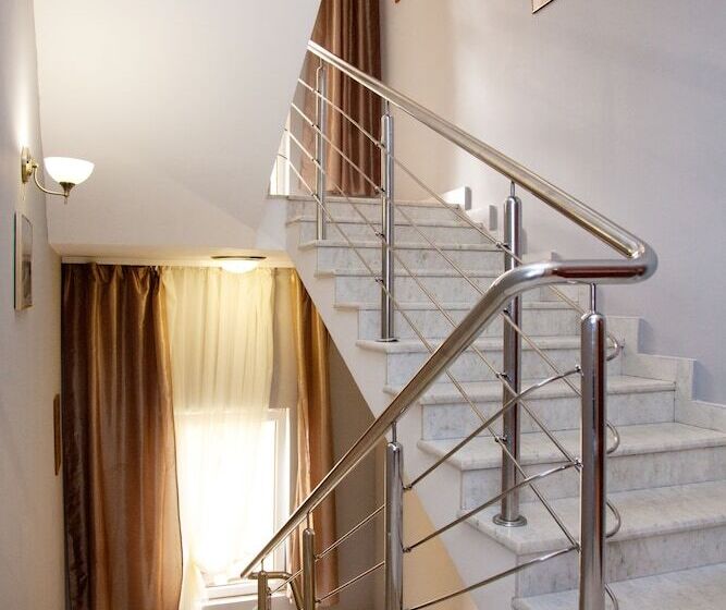 Отель Utomlyonnye Solntsem