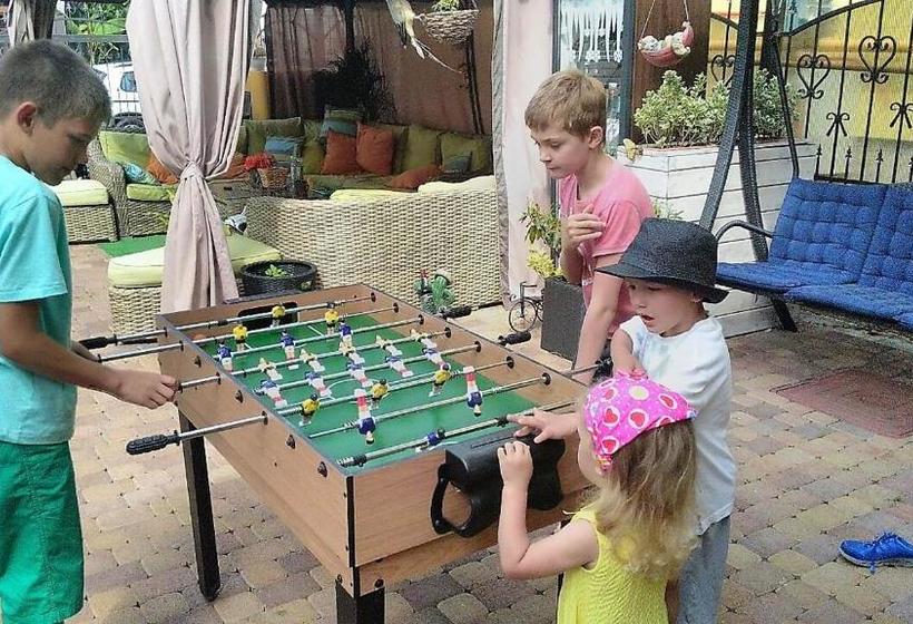 هتل V Gostyah U Julii Guest House