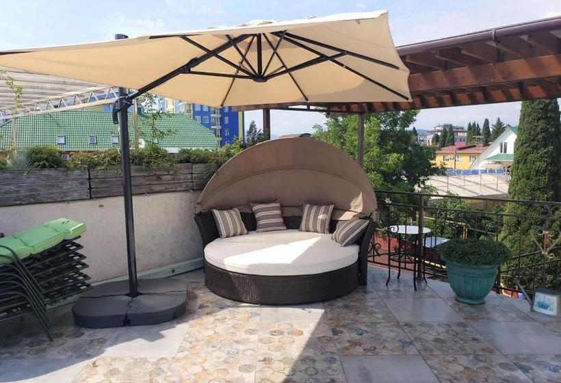 هتل V Gostyah U Julii Guest House