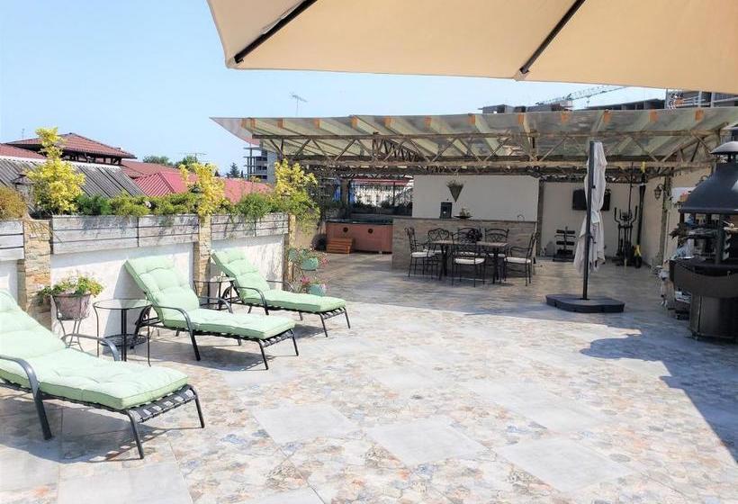 هتل V Gostyah U Julii Guest House