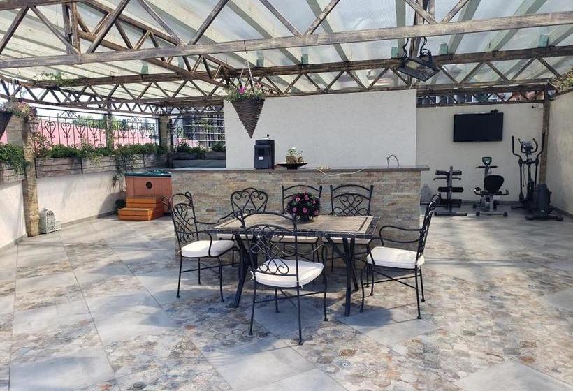 هتل V Gostyah U Julii Guest House