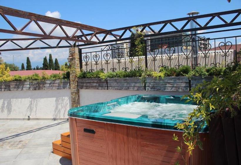 هتل V Gostyah U Julii Guest House