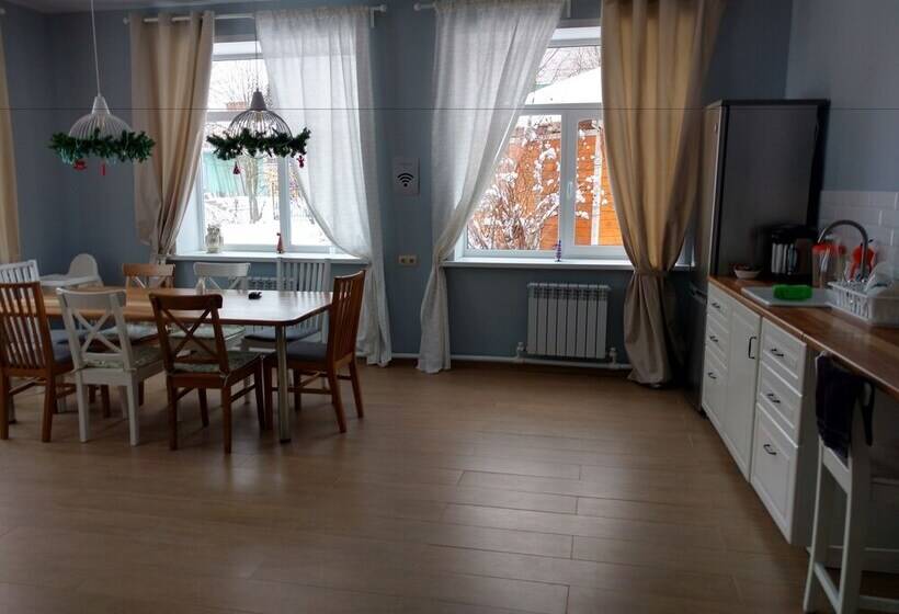 ホテル V Ugliche   Hostel