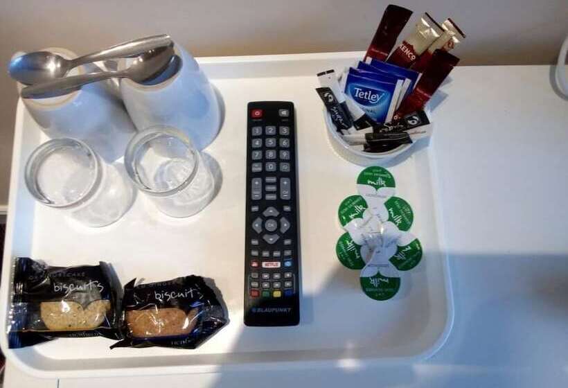 Отель The Waverley Inn