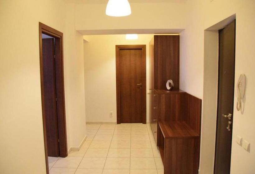 هتل West Gate Studios