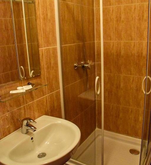 هتل West Gate Studios