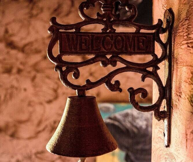 هتل Zhemchug Village