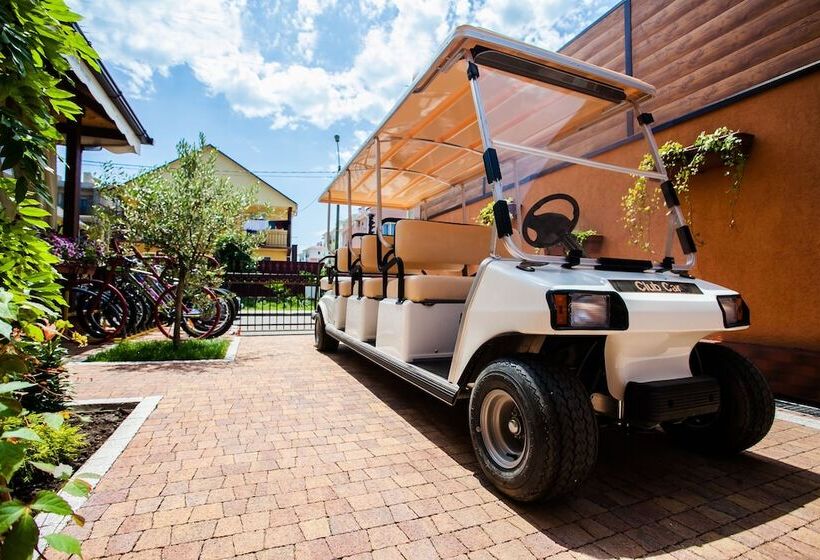 هتل Zhemchug Village