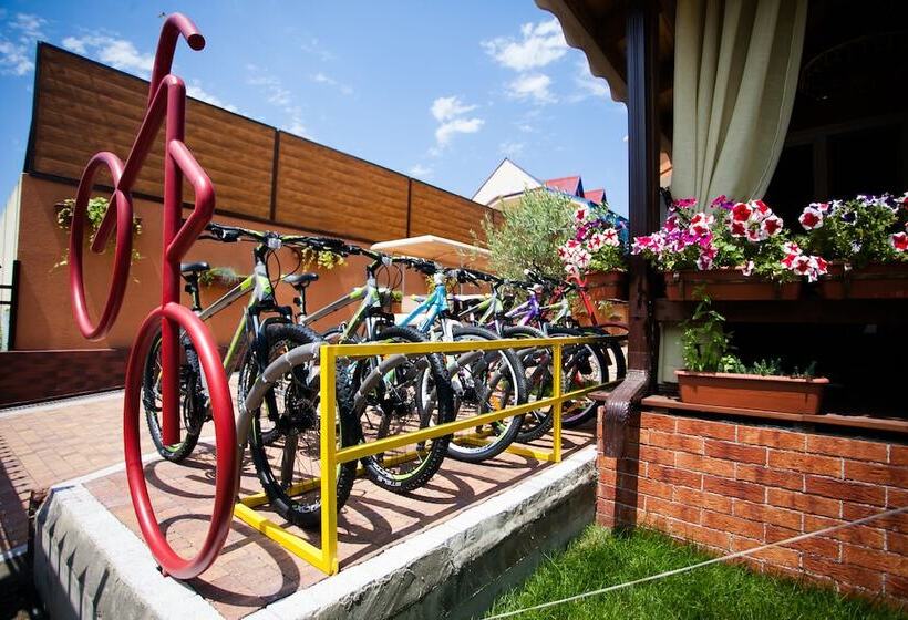 هتل Zhemchug Village