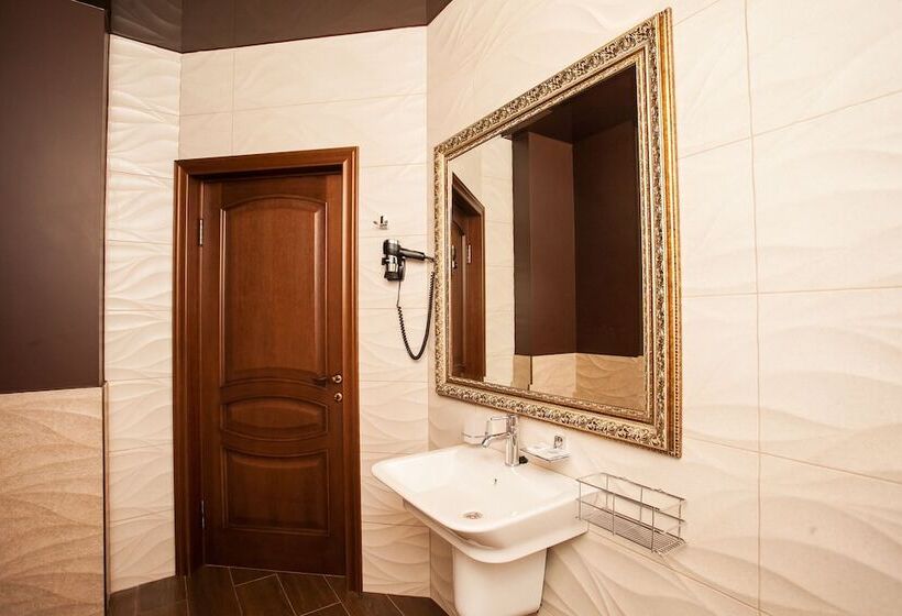 هتل Zhemchug Village