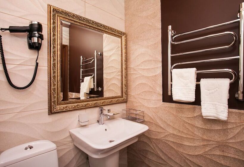 هتل Zhemchug Village