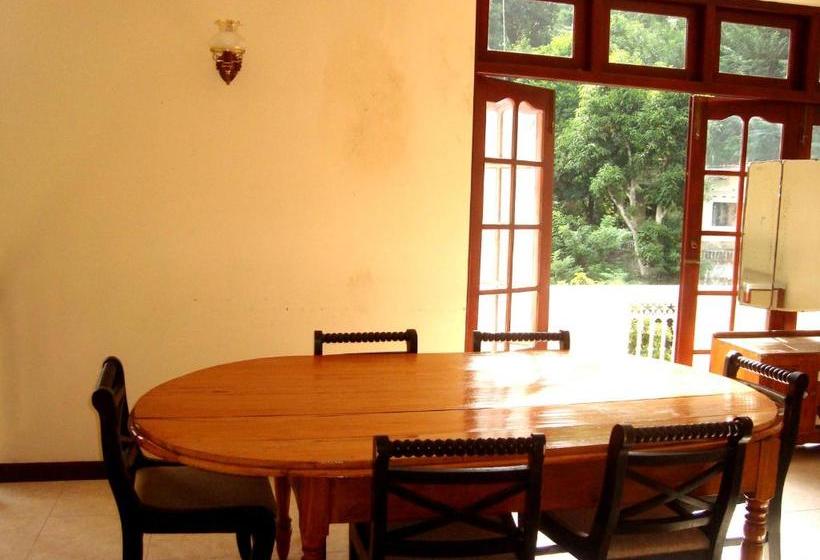 فندق Layathraa Kandy