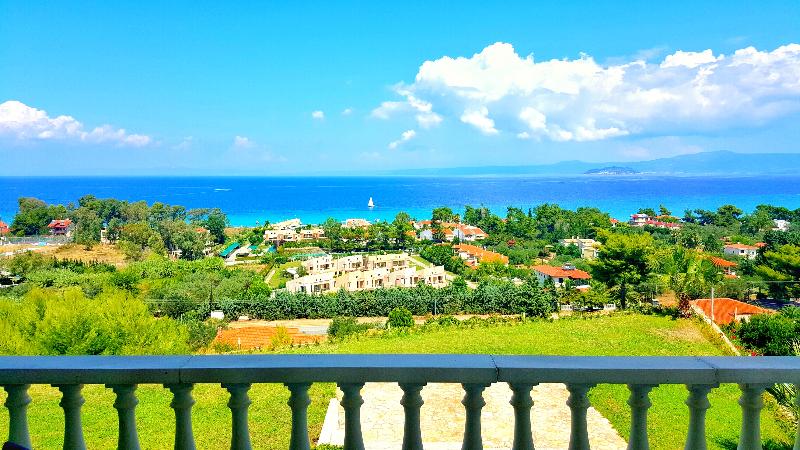 Bungalow White Apartments And Suites