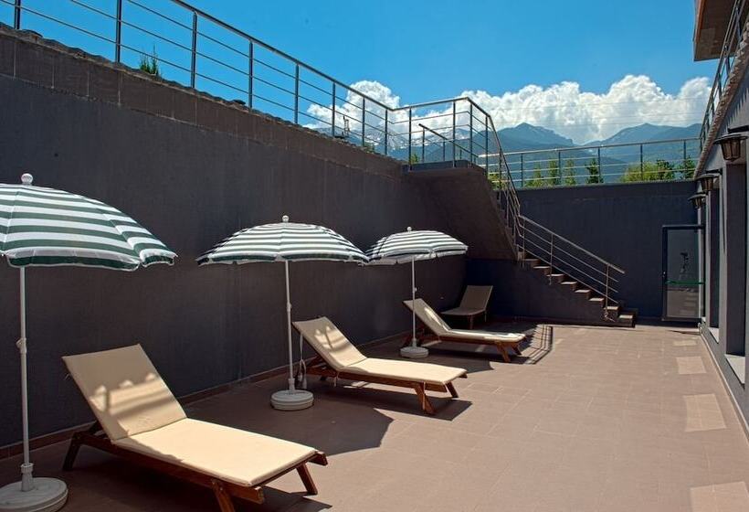 Cornelia Deluxe Residence