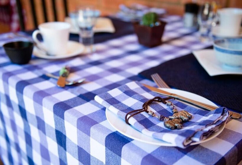 Отель 37 On Charles